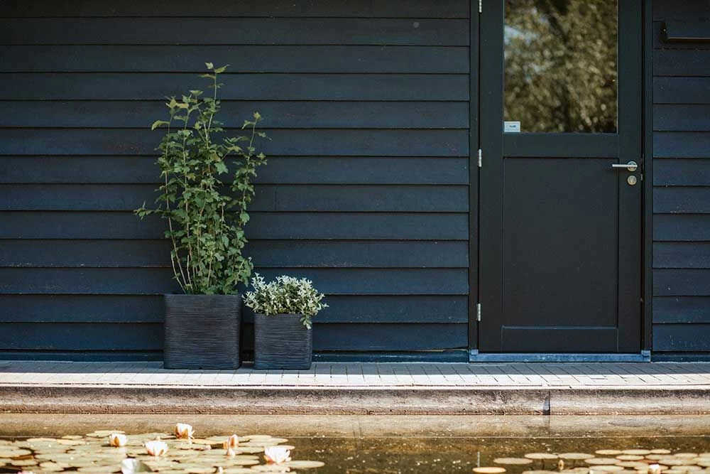 Capi Plantenbak Vierkant Nature Rib NL - L40 X B40 X H40cm - Zwart 4 Capi Plantenbak Vierkant Nature Rib NL - L40 X B40 X H40cm - Zwart - Afbeelding 2