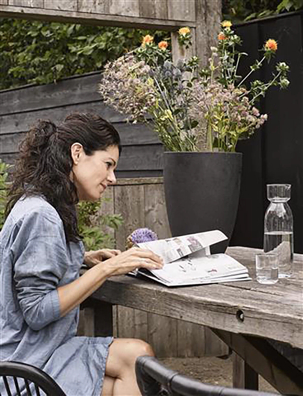 Capi Bloempot Urban Elegant Smooth NL - D26 X H36cm - Zwart 4 Capi Bloempot Urban Elegant Smooth NL - D26 X H36cm - Zwart - Afbeelding 2